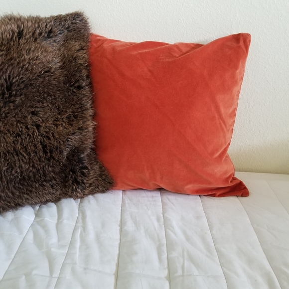 H&M pillowcases fuzzy brown & orange velvet - Picture 2 of 7